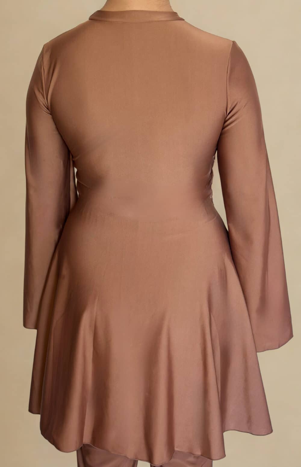 Vue arrière du Burkini Sahara Été 2025 Ynes : coupe fluide et ajustée au dos, tissu Lycra opaque, pour une allure élégante et un confort optimal.