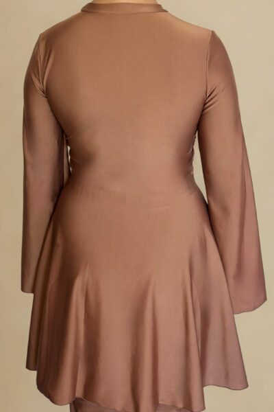 Vue arrière du Burkini Sahara Été 2025 Ynes : coupe fluide et ajustée au dos, tissu Lycra opaque, pour une allure élégante et un confort optimal.