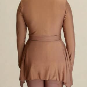 Vue arrière du Burkini Moderne Soleya Été 2025 Ynes : coupe fluide, ceinture ajustée, finition asymétrique au dos, en Lycra opaque pour un tombé élégant.
